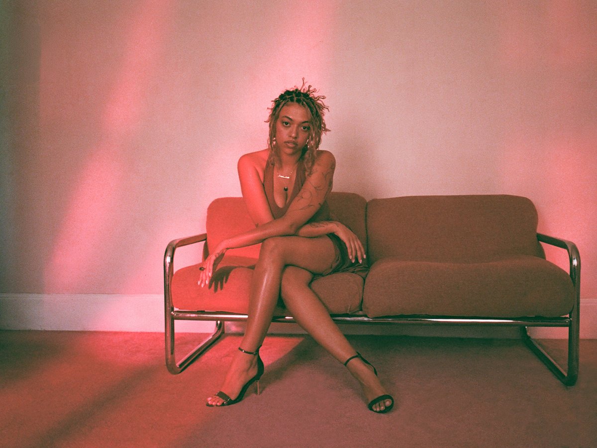 ClashMagazine's tweet photo. Mahalia returns with 'the 5 stages of heartbreak'- a fresh start in more ways than one...

https://t.co/7u2zn47jBC https://t.co/x7fAjqNg4d