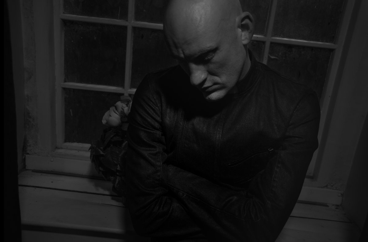 ClashMagazine's tweet photo. Blackhaine takes aims at his imitators and misnomers around the Northern experimental scene on icy industrial-rap offering, 'Northside Needs Me'. 

His debut LP 'Saints In The Wethouse' lands next month - 

https://t.co/88ZrI5RB3F https://t.co/meEQ7o2uTe