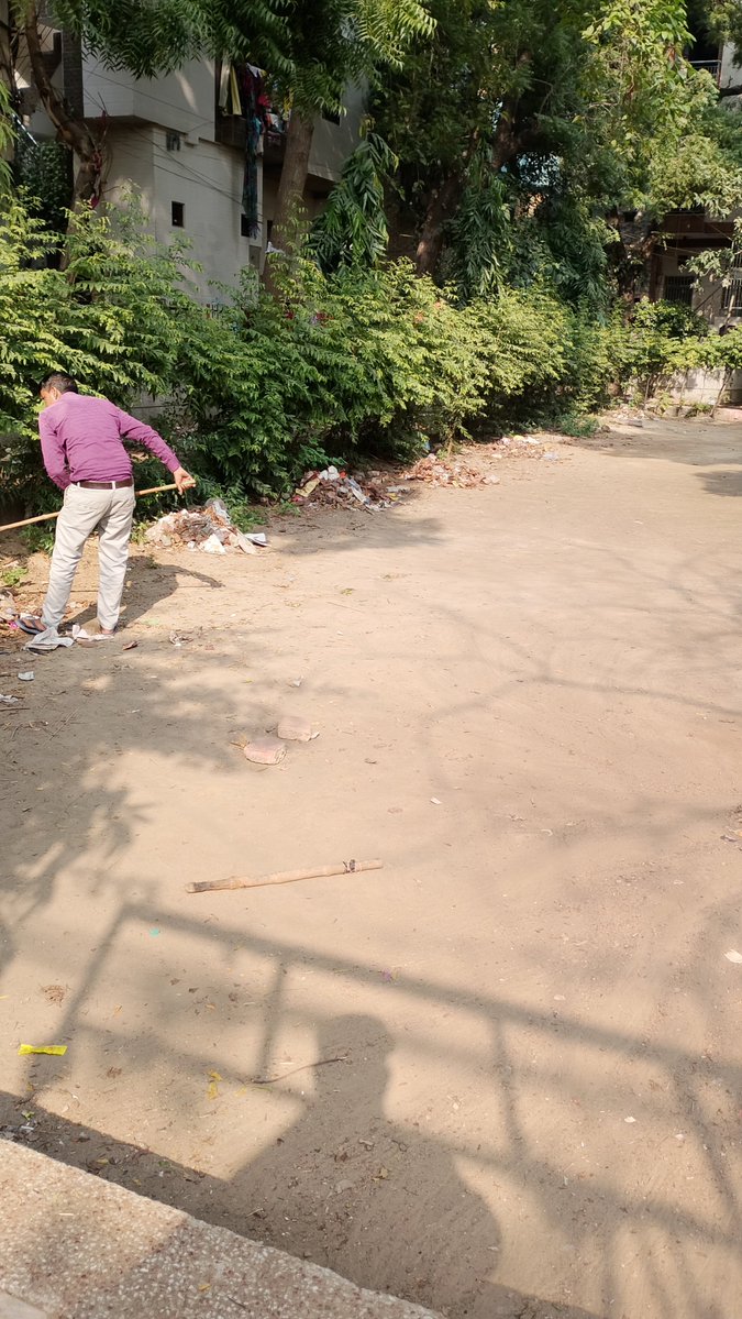 AapVijayKr's tweet photo. त्रिलोकपुरी वार्ड 192 के एक्स्ट्रा-8 ब्लॉक स्थित सेंट्रल पार्क में सफाई कार्य करवाया गया, ताकि क्षेत्र में स्वच्छता बनी रहे और स्थानीय निवासियों को स्वच्छ एवं सुंदर वातावरण मिल सके।
जनसुविधाओं को बेहतर बनाने और स्वच्छता बनाए रखने के लिए निरंतर प्रयास जारी हैं।
#Trilokpuri #Ward192 #स्वच्छता #जनसेवा