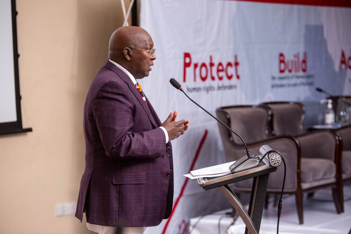 DefendDefenders's tweet photo. @Hassan_shire , Executive Director of DefendDefenders and Chairperson of AfricanDefenders, welcomed the guests and thanked the Government of Uganda for providing refuge to those seeking safety. He emphasised that protecting human rights defenders (HRDs) in exile extends beyond physical safety to ensuring access to legal assistance, essential services, opportunities and pathways to self-reliance.

He noted that the annual Interactive Dialogue provides an important platform for identifying protection gaps, fostering collaboration and developing practical solutions for HRDs living in exile.

Hassan encouraged participants to engage openly and formulate practical recommendations to strengthen support systems and build the resilience of exiled HRDs. He reaffirmed DefendDefenders’ and AfricanDefenders’ commitment to supporting human rights defenders across Africa before officially declaring the 6th Interactive Dialogue open.

#6thPSP