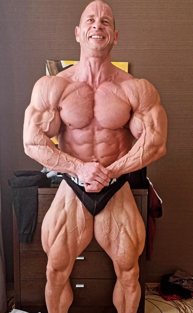 DreamerInthe's tweet photo. Michal Krizanek - 1 day out, Ready for this weekend! Looking Ginormous &amp; Shredded! Most muscular, Best to show how Massive you are! 💪 https://t.co/w9QscYYodN