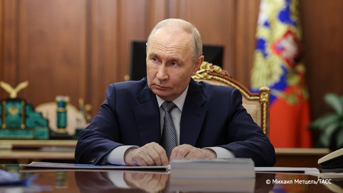 MattheusWehowsk's tweet photo. #Putin/s "Blut u. Boden" Rhetorik offenbart, warum er eine souveräne Ukraine niemals in Ruhe lassen wird. Dass Ukrainer u. Russen "ein Volk" seien hat er bereits in seinem Artikel vom Sommer 2021 erklärt. Gestern legte er nochmal mit "gleicher Genetik" nach. Putin ist nicht/ https://t.co/A3vR6uxWDl