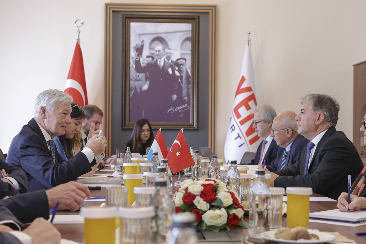 muratemir_dr's tweet photo. Türkiye Büyük Millet Meclisi’nde, Lüksemburg Temsilciler Meclisi Başkanı Claude Wiseler ve beraberindeki parlamento heyeti ile bir araya geldik.

Lüksemburg Temsilciler Meclisi Başkanı Claude Wiseler, meclisteki siyasi grupların başkanları ve temsilcilerinden oluşan heyeti Gazi Meclisimizde ağırlamaktan memnuniyet duyduk. Heyetler arası görüşmemizde iki ülke arasındaki parlamenter diplomasiyi, bölgesel gelişmeleri ve Türkiye-Avrupa Birliği ilişkilerini kapsamlı biçimde ele aldık.