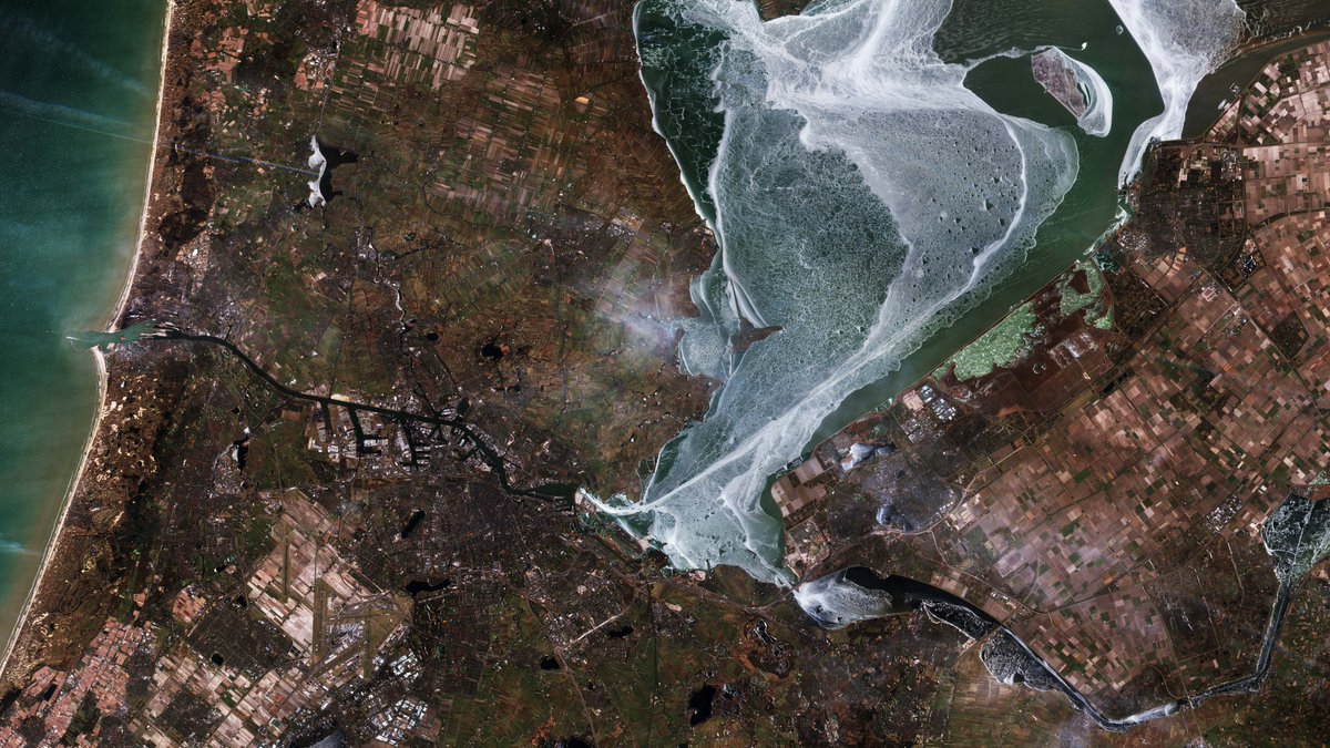 ESA_nl's tweet photo. 🇬🇧
This Sunday, let the data move you. 🌍🎶

Join Signals: Hearing a Changing Planet at ADE for an immersive journey where ESA Earth observation data inspires sound, visuals and new ways of thinking about our planet.

📍 ARTIS Planetarium, Amsterdam
 📅25 October | Doors 19:30, start 20:00
🎟️ Get your tickets: https://t.co/oe9YKjqtDw

🇳🇱
Laat u deze zondag inspireren door de gegevens. 🌍🎶

Bezoek Signals: Hearing a Changing Planet tijdens ADE en beleef een meeslepende reis waarin aardobservatiegegevens van de ESA de basis vormen voor geluid, beeld en nieuwe manieren om over onze planeet na te denken.

📍 ARTIS Planetarium, Amsterdam
📅 25 oktober | Deuren open om 19.30 uur, aanvang 20.00 uur
🎟️ Koop uw tickets: https://t.co/oe9YKjqtDw