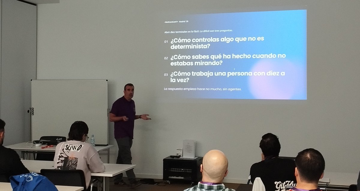 diegorosec's tweet photo. @AndoniSantamari hablando de agentes, niveles de automatización, etc. https://t.co/4TCfqsJJjV