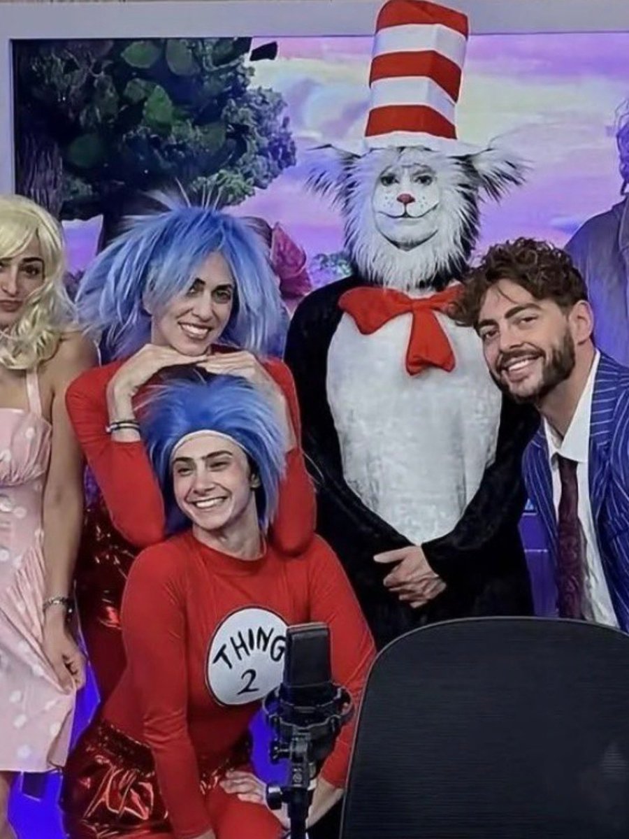 MaebiiX's tweet photo. Making your wife Thing 1 and your affair partner Thing 2 (Allegedly) is the most baffling thing to me https://t.co/qh4bUzGyEg