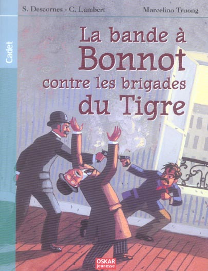 FrancoisCame's tweet photo. Etonnant, on avait oublié cela depuis un peu plus d'un siècle. 
Mais l'idée revient en force.

Je parle de la "reprise individuelle".

C'était un vieux thème anarchiste, né dans les années 1880, selon lequel il est juste de voler les riches, puisque, comme l'écrivait Proudhon, "la propriété c'est le vol"; et qu'on n'est riche qu'en volant les pauvres.

Et le voici qui refait surface.

Un bel exemple : le dernier communiqué des Soulèvements de la Terre, qui encense avec ferveur le 17 octobre, ses violences... et ses pillages :

- "Dans un pays où les écarts de richesses n'ont jamais été aussi importants, où la bourgeoisie n'a jamais été aussi peu imposée et où la pauvreté ne cesse plus d'empirer, quoi de plus juste et légitime que d'organiser soit même le ruissellement en allant prendre les richesses là où elles sont ? 

Les pillages massifs des boutiques de fringues, de téléphonie, de nourriture et de produits de luxes du 17 octobre sont basiquement des actions de redistribution contre la misère organisée."

C'était, encore une fois, un thème très répandu, dans une partie des milieux anarchistes, à la fin du XIXe et au début du XXe siècle.
 
Il fut largement défendu par Kropotkine, dans La Conquête du pain ("Tout est à tous").
Il rejoint d'ailleurs celui de "la propagande par le fait", prônée par Bakounine : les attentats, les actions de reprise individuelle, le sabotage, voire certains actes de guérilla, devant permettre provoquer une prise de conscience populaire, conduisant à la Révolution.

De nombreux voleurs célèbres ont même évoqué la philosophie de "la reprise individuelle", lors de leur procès, pour défendre la légitimité de leur profession, . 
Le célèbre gentleman -cambrioleur anarchiste Marius Jacob, notamment, déclarait aux juges, en 1905 : 

- "Le droit de vivre ne se mendie pas, il se prend.
Le vol c’est la restitution, la reprise de possession. Plutôt que d’être cloîtré dans une usine, comme dans un bagne ; plutôt que mendier ce à quoi j’avais droit, j’ai préféré m’insurger et combattre pied à pied mes ennemis en faisant la guerre aux riches, en attaquant leurs biens."

"Je ne coupe pas dans votre prétendue morale, qui prône le respect de la propriété comme une vertu, alors qu’en réalité il n’y a de pires voleurs que les propriétaires."

Même les membres de la Bande à Bonnot ont invoqué ce droit à la "reprise individuelle", au tribunal, en 1913.

Sauf qu'alors, elle avait un peu évolué. Car, contrairement à Marius Jacob, la Bande à Bonnot n'avait pas seulement cambriolé : elle avait également tué (10 personnes).
Et, dès lors, le droit à la "reprise individuelle" a paru nettement moins sympathique. 

La plupart des anarchistes ont donc fini par le condamner. 
Et vers 1920 / 1930, la "reprise individuelle" avait quasiment disparu.

Il est intéressant de la voir réapparaître aujourd'hui...
Toute jeune et toute guillerette : elle n'a pas pris une ride.🙂

Reste juste à savoir si elle va, de nouveau, évoluer jusqu'au meurtre.

-Le communiqué des Soulèvements de la Terre : https://t.co/xWW8ERGNk0
-Le texte de Marius Jacob à son procès : https://t.co/GiCNmXd8w7