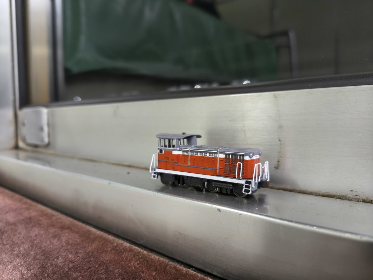 1186Exp's tweet photo. 旅に出るます…

旅のスタートから黄色い113とは縁起が良い😊

DD20 とりあえず色差しと軽くウエザリングまでは終わりましたが…車番インレタを紛失したのでクリアまでは吹けず
よってガラスもオミットですが何とか格好は付きました

毎度ギリギリ工作ぢゃ(^^;)💦

#幻鉄会
#DD20
#スキマデザイン部 https://t.co/K3Tpj35eXv