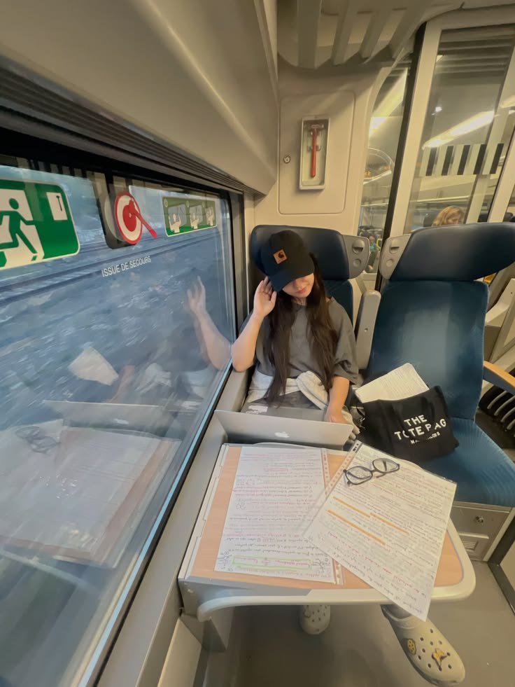 islaboards's tweet photo. Studying while traveling.. https://t.co/lJBvqbBAwu