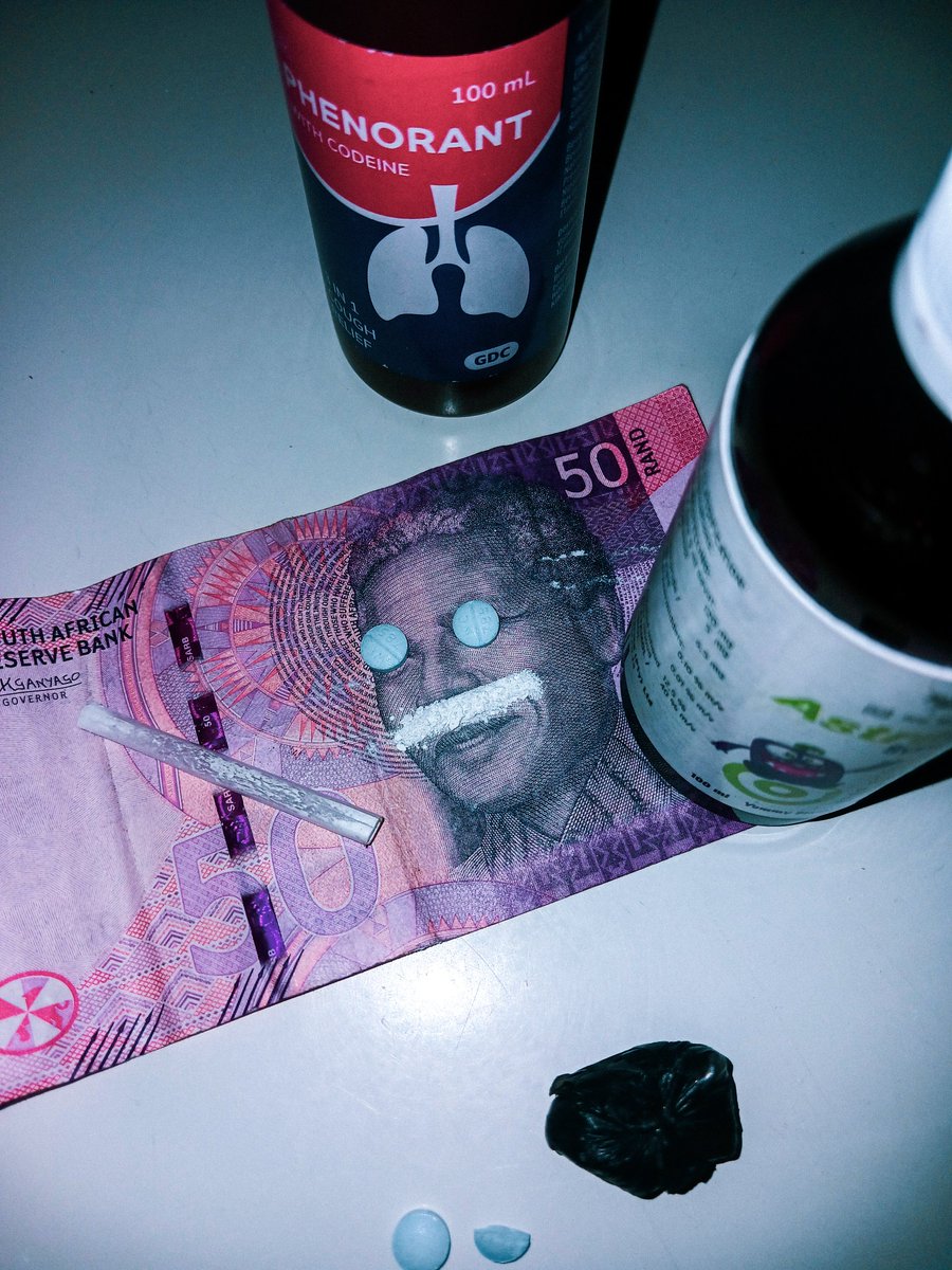 yslgeeksta's tweet photo. #TrapsonMandela https://t.co/1ueXCwRZGo