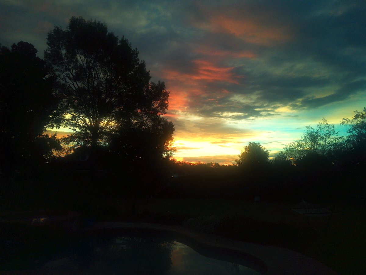 ErwynPiri's tweet photo. Sunsets and sunrises are some of the best moments to capture stunning photos. https://t.co/KfysgfP0Dx