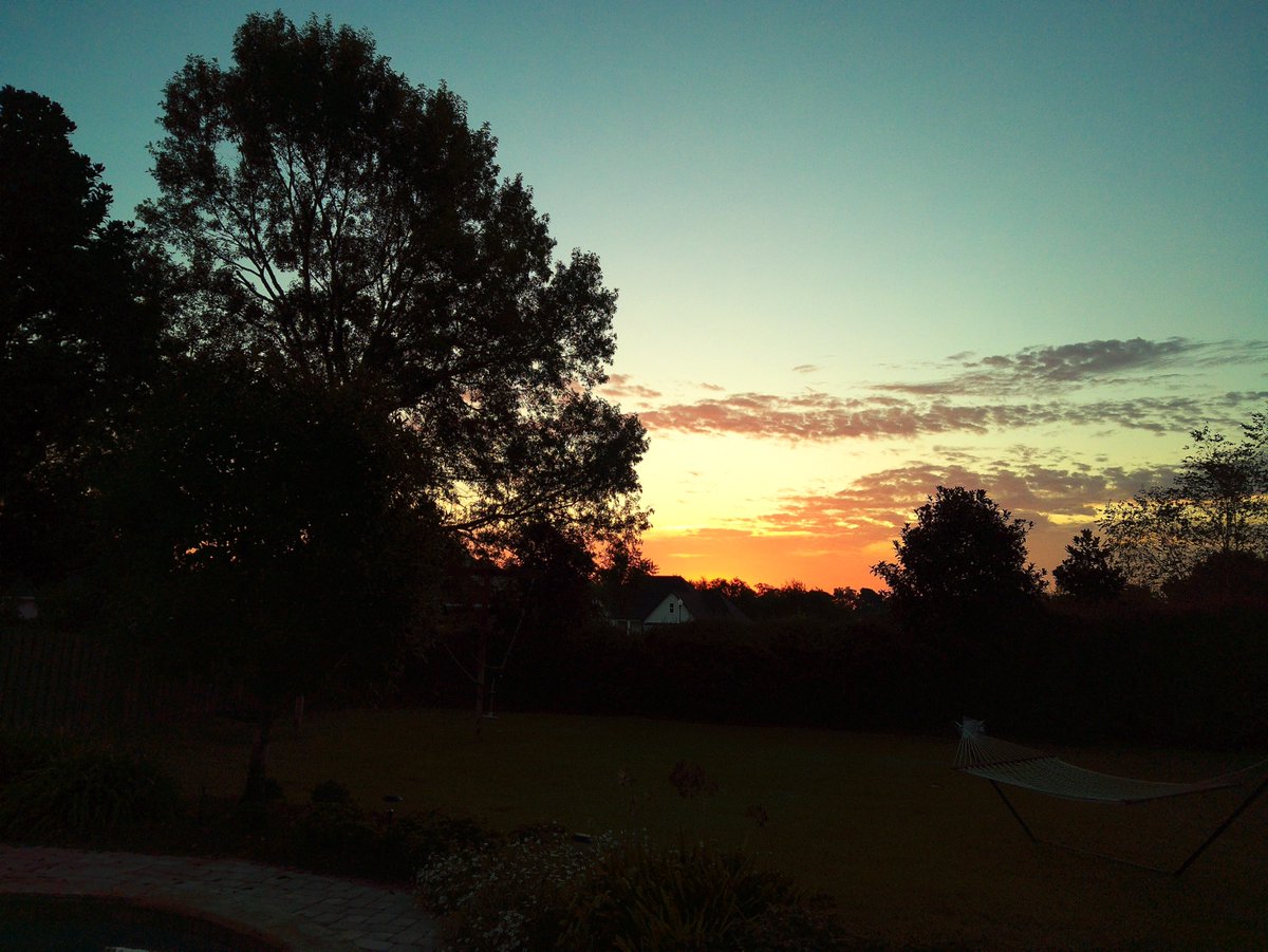 ErwynPiri's tweet photo. Sunsets and sunrises are some of the best moments to capture stunning photos. https://t.co/KfysgfP0Dx