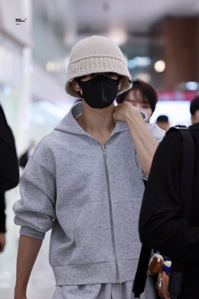 redcheckJS's tweet photo. 261023 ICN 🛫

#박지성 #JISUNG
#지성 #チソン #NCTDREAM https://t.co/VorVQHwcHo
