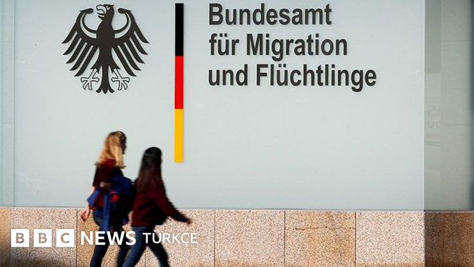 EntireBubbles's tweet photo. Vorwürfe über Bestechung bei Asylverfahren in Deutschland müssen gründlich und transparent untersucht werden. Entscheidend sind belastbare Beweise, rechtsstaatliche Verfahren und Konsequenzen bei nachgewiesener Korruption. #Deutschland #Asyl #Transparenz #Rechtsstaat https://t.co/r2glfqE9wv