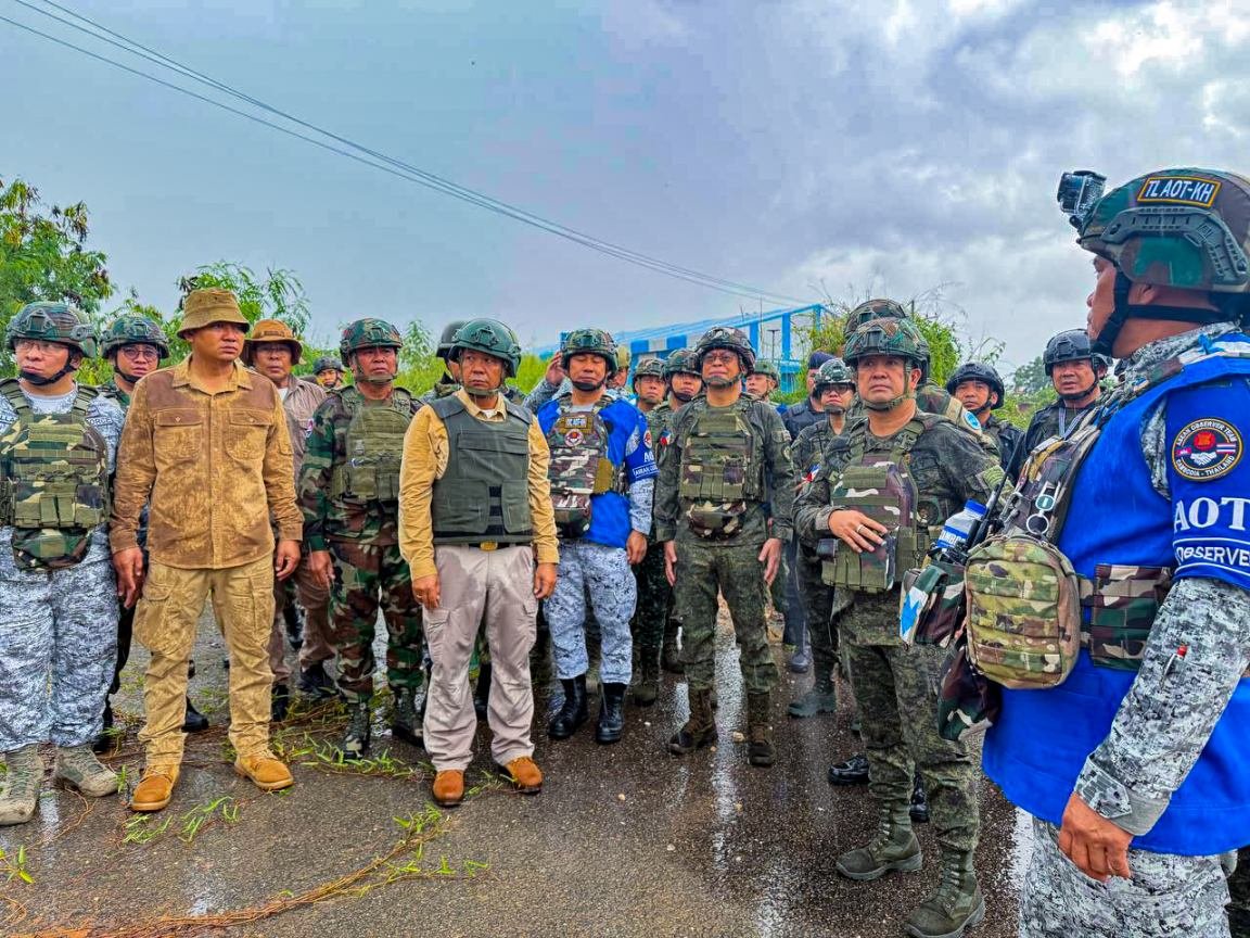 TeamAFP's tweet photo. AFP Supports ASEAN Observation Efforts Through Cambodia-Thailand Border Visit

Armed Forces of the Philippines (AFP) Chief of Staff General Antonio G. Nafarrete visited the Boeung Trakuon border crossing area in Banteay Meanchey Province, Cambodia, on October 21, 2026, where he received a security briefing from Provincial Governor H.E. Oum Reatrey and observed developments on the ground in connection with the ASEAN Observer Team (AOT) mission.

The site visit provided General Nafarrete and the AFP delegation to gain situational awareness of conditions along the Cambodian side of the border and discuss developments relevant to the AOT’s observation mission. The engagement with Governor Oum Reatrey also provided an opportunity to exchange information on the prevailing security situation and underscore the importance of continued coordination and transparency.

The visit forms part of the Philippines’ participation in ASEAN-led efforts to promote confidence-building and peaceful engagement amid the Cambodia–Thailand border situation. Through its participation in the AOT, the AFP supports regional cooperation and initiatives that promote dialogue, mutual understanding, and stability in Southeast Asia.

Photos by COLONEL XERXES A TRINIDAD PA / PAOAFP

#AFPyoucanTRUST
#OneAFPOnePhilippines
#StrongAFPStrongPhilippines
#OurSeasOurRightsOurFuture
#MatatagNaSandigan 🫡🇵🇭