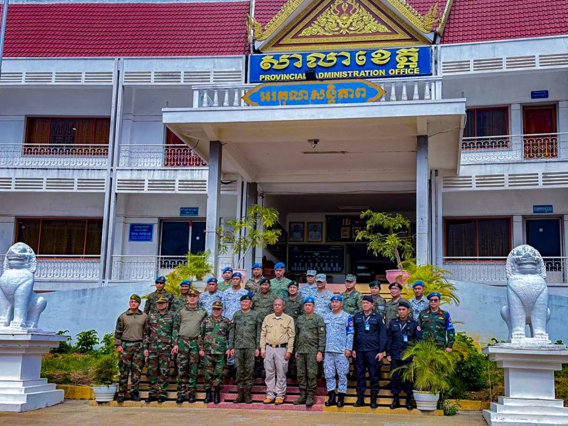 TeamAFP's tweet photo. AFP Supports ASEAN Observation Efforts Through Cambodia-Thailand Border Visit

Armed Forces of the Philippines (AFP) Chief of Staff General Antonio G. Nafarrete visited the Boeung Trakuon border crossing area in Banteay Meanchey Province, Cambodia, on October 21, 2026, where he received a security briefing from Provincial Governor H.E. Oum Reatrey and observed developments on the ground in connection with the ASEAN Observer Team (AOT) mission.

The site visit provided General Nafarrete and the AFP delegation to gain situational awareness of conditions along the Cambodian side of the border and discuss developments relevant to the AOT’s observation mission. The engagement with Governor Oum Reatrey also provided an opportunity to exchange information on the prevailing security situation and underscore the importance of continued coordination and transparency.

The visit forms part of the Philippines’ participation in ASEAN-led efforts to promote confidence-building and peaceful engagement amid the Cambodia–Thailand border situation. Through its participation in the AOT, the AFP supports regional cooperation and initiatives that promote dialogue, mutual understanding, and stability in Southeast Asia.

Photos by COLONEL XERXES A TRINIDAD PA / PAOAFP

#AFPyoucanTRUST
#OneAFPOnePhilippines
#StrongAFPStrongPhilippines
#OurSeasOurRightsOurFuture
#MatatagNaSandigan 🫡🇵🇭