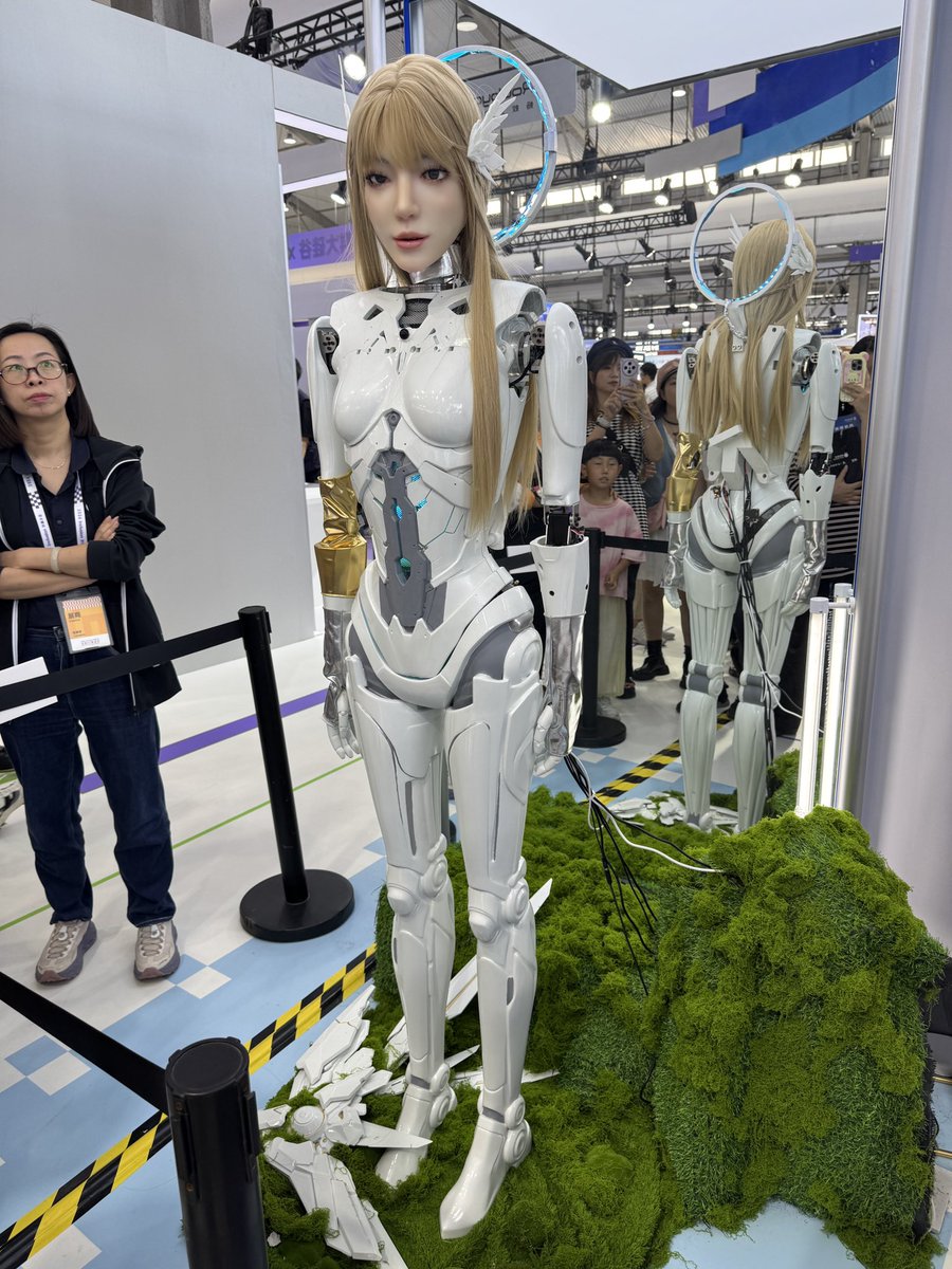 echetus's tweet photo. Meeting a crying robot https://t.co/WukdfGYGHe