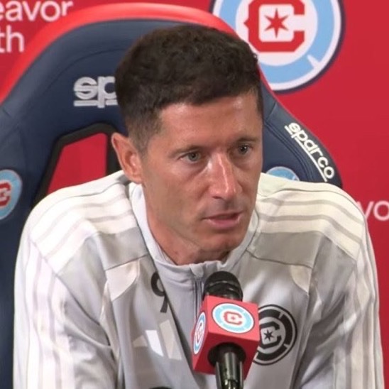 TouchlineX's tweet photo. 🚨🗣️ 𝗡𝗘𝗪: Robert Lewandowski believes the new generation of footballers will STRUGGLE to stay at the top for as long as previous generations!

“It will be COMPLETELY IMPOSSIBLE for them to stay at the top for as long as we did.”

“Young players reach the HIGHEST LEVEL much earlier than we did.”

“By achieving everything so easily at such a young age, they will eventually lose the hunger needed to stay at the top.”