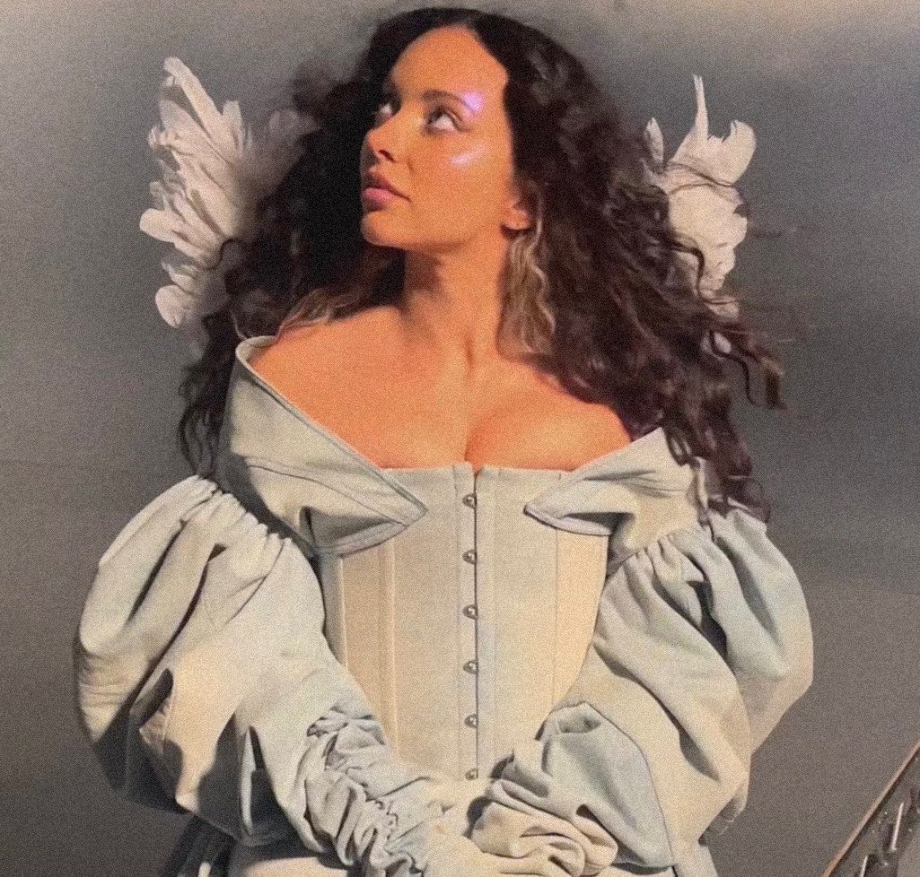 JADEtearoom's tweet photo. Angel Of My Dreams by JADE has risen to #5 on the US Shazam chart. 📈🇺🇸

🔗: https://t.co/QvKHj7k5eF https://t.co/WG50l4KAiX