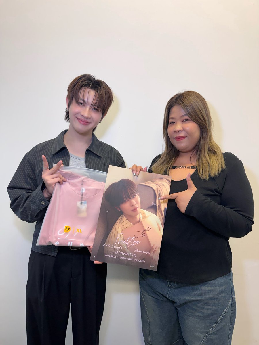 DMDMusicTH's tweet photo. FirstOne 2nd single “FirstOne - 8/7” Press Tour 2 ✨ 

ขอขอบคุณ @TripleclickTH ที่ให้เกียรติ “เฟิร์สวัน” @firstone_wnk ได้มาพูดคุยและโปรโมทเพลง “8/7” ในวันนี้นะคะ 🫶🏻

FO 2ND SINGLE PRESS R2
#8per7PressTour2

#8per7ByFirstOne
#FirstOne2ndSingle
#FirstOne #DMDMUSIC https://t.co/UvxrNztWYb