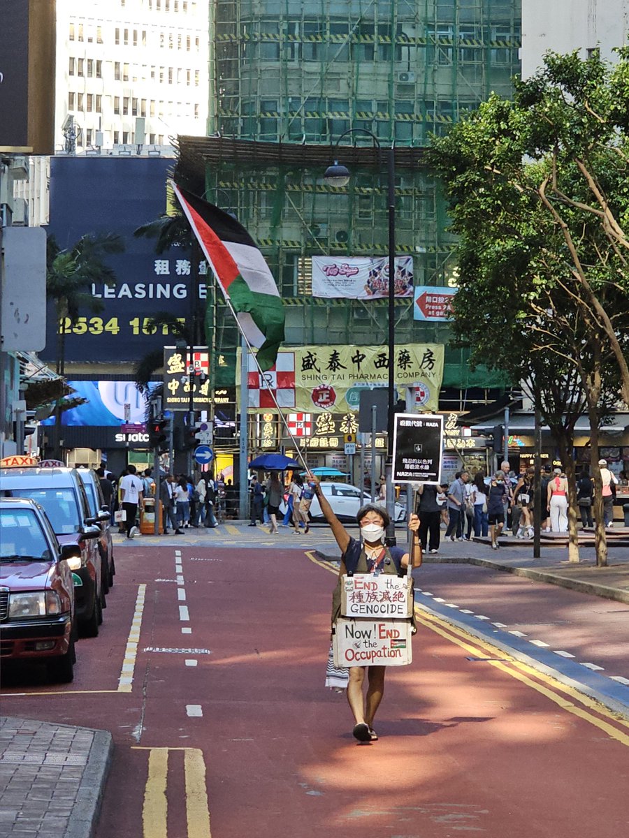 ChefMiew's tweet photo. I saw the HK Palestine Genocide lady in CWB! She was saying something about not buying some water. https://t.co/6ub94mukr3