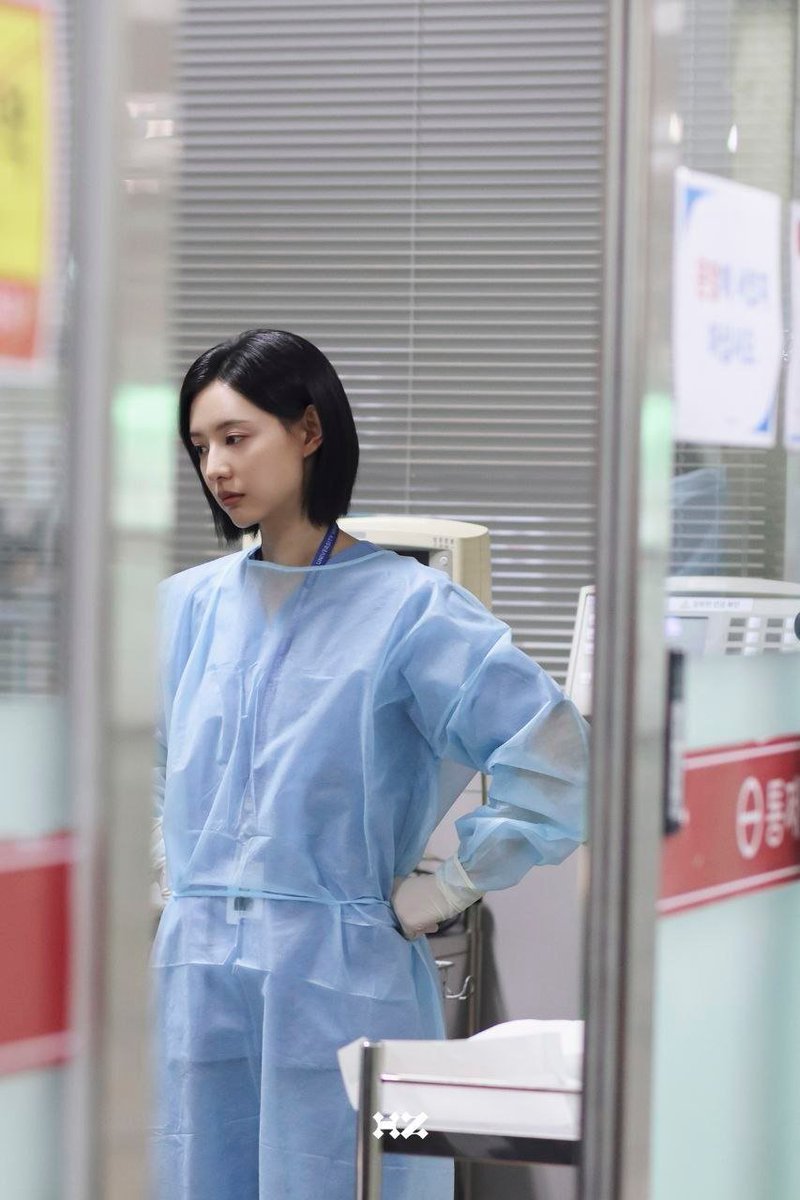 DoctorX_SBS's tweet photo. {NEWS} “By adding a distinctly Korean narrative to the original’s satisfying appeal, its popularity continues to soar.”

SBS’s drama Doctor X is gaining momentum as a hit.
- Peak viewership rating surpasses 20% just four episodes into its run.
- It sets itself apart as a “medical noir,” combining the exploits of a genius surgeon with elements of mystery.

A genius surgeon who refuses to bow to institutional authority has captured the hearts of television viewers.

SBS’s Friday–Saturday drama Doctor X: Mafia in White (hereafter Doctor X) has kicked off its early success with a satisfying and exhilarating storyline. According to Nielsen Korea, the drama continued its impressive ratings streak, recording a nationwide viewership rating of 18.5% and a peak rating exceeding 20% with just its fourth episode, which aired on October 17.

It has also achieved notable success on Netflix. According to FlixPatrol, a website that tracks rankings of OTT (over-the-top) streaming content, Doctor X ranked No. 1 in Netflix Korea’s Top 10 TV Shows for two consecutive weeks as of October 19. It entered the Top 10 in 61 countries worldwide, ranking No. 1 in 18 of them, including South Korea. The drama also placed fourth in the global TV show rankings.

Analysts attribute the drama’s growing popularity in part to its distinctly Korean storytelling, which retains the original Japanese series’ strong protagonist while weaving together power struggles within the medical establishment and the protagonist’s past.

Doctor X is a medical drama about Gye Su Jeong (Kim Ji Won), a freelance surgeon with exceptional surgical skills who takes on corruption and powerful forces within the medical establishment. The series is based on the Japanese drama Doctor-X: Surgeon Michiko Daimon, which has produced seven seasons since its debut in 2012.

Doctor X retains the original series’ premise of a genius surgeon who operates independently of any organization, but places hospital power struggles and corruption at the forefront, embracing what is known as the “medical noir” genre. Beyond conflicts surrounding surgeries, the competing interests of hospital personnel and their struggles for power form a central part of the story. Unlike the original, which focused on resolving individual cases in each episode, the Korean adaptation sustains a mystery surrounding the protagonist’s past, leaving viewers eager to discover what happens next. The hidden wounds Gye Su Jeong has kept buried and the gradually emerging truth behind the “White Mafia” heighten the tension.

Another distinguishing feature that sets the drama apart from conventional medical series is its portrayal of a woman who solves problems through her own skills and judgment, without relying on romance. Many viewers have become captivated by Gye Su Jeong as she refuses to be bound by hierarchy or authority and delivers satisfying, no-nonsense remarks that challenge the powerful establishment. Kim Ji Won, who is taking on the medical genre in earnest for the first time with this project, adds depth to the character by contrasting her unwavering resolve in the face of power with her inner wounds.

Doctor X combines the tension of surgical procedures with the exhilarating satisfaction of standing up to powerful institutions, allowing even viewers unfamiliar with the original series to become easily immersed in the story.

Popular culture critic Park Song Ah commented, “While the original excelled at providing viewers with vicarious satisfaction through the exploits of a genius surgeon, the Korean adaptation has given audiences an emotional reason to connect with those exploits as well. Its strategy of transforming a familiar original into a fresh story for Korean viewers stands out.”

https://t.co/PuzHvsrprm

#김지원 #DoctorX #sbs드라마 #닥터X하얀마피아의시대 #KimJiWon