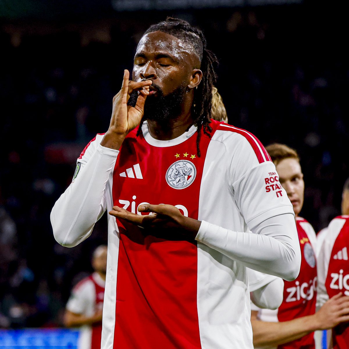toluarokodare's tweet photo. 100 career goals. Grateful for this journey I am on and the path that God has paved for me. It is Him and all the people along the way who have got me here, and for that I am thankful. The journey continues. God is the greatest 🙏🏾❤️ https://t.co/wIFn8LZck1
