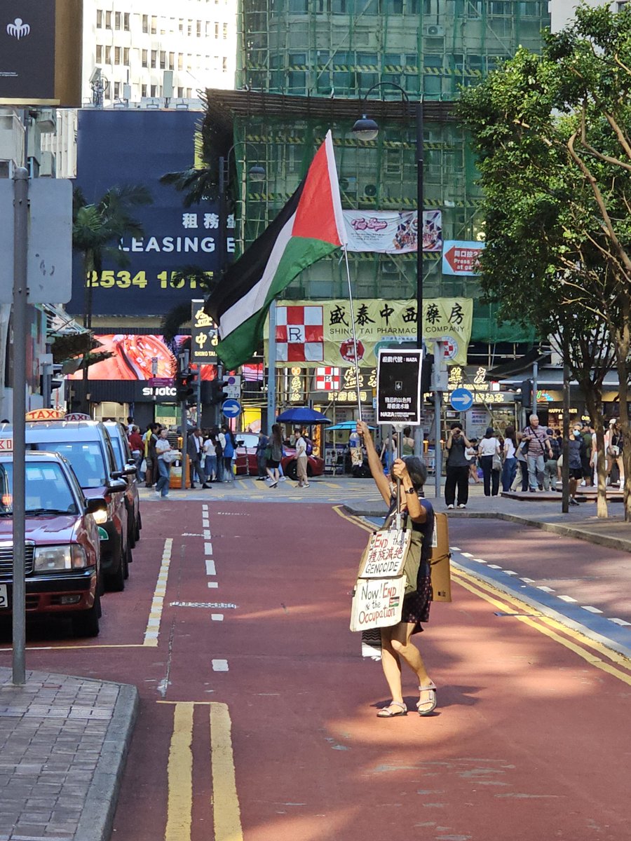 ChefMiew's tweet photo. I saw the HK Palestine Genocide lady in CWB! She was saying something about not buying some water. https://t.co/6ub94mukr3