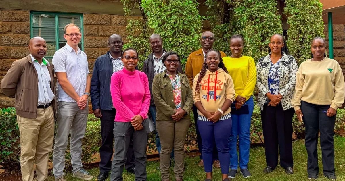 CGIAR's tweet photo. ☕ Kenya’s coffee production has declined 70%, with ambitions to reach 150,000 tonnes.  @BiovIntCIAT_eng is engaging with KALRO-CRI to explore adapting Croppie, an AI-powered app, for better farm decisions.
👉 https://t.co/AR7JgIUT76 https://t.co/jwIeT0Qgte