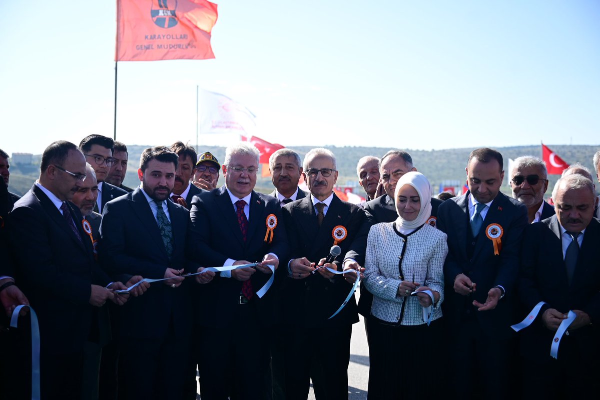 a_uraloglu's tweet photo. Çankırı’nın zorlu coğrafyasında ulaşım güvenliğini ve konforunu artıran, Korgun ile Kurşunlu arasındaki bağlantıyı güçlendirerek bölgenin kalkınmasına ivme kazandıran Korgun-Kurşunlu Yolu’nun açılış törenini gerçekleştirdik! 🛣️

29 kilometrelik yolumuzla seyahat süresini 45 dakikadan 24 dakikaya düşürerek yıllık 560 milyon lira tasarruf sağlıyoruz. ⏱️

Çankırı’nın ulaşım altyapısını güçlendiren yatırımımızın şehrimize ve bölgemize hayırlı olmasını diliyorum. 🌟

📍Çankırı

#TürkiyeHızlanıyor 🇹🇷