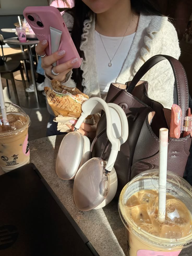 islaboards's tweet photo. Coffee date ☕ https://t.co/dRJiQmGFVh