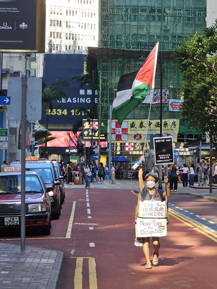 ChefMiew's tweet photo. I saw the HK Palestine Genocide lady in CWB! She was saying something about not buying some water. https://t.co/6ub94mukr3