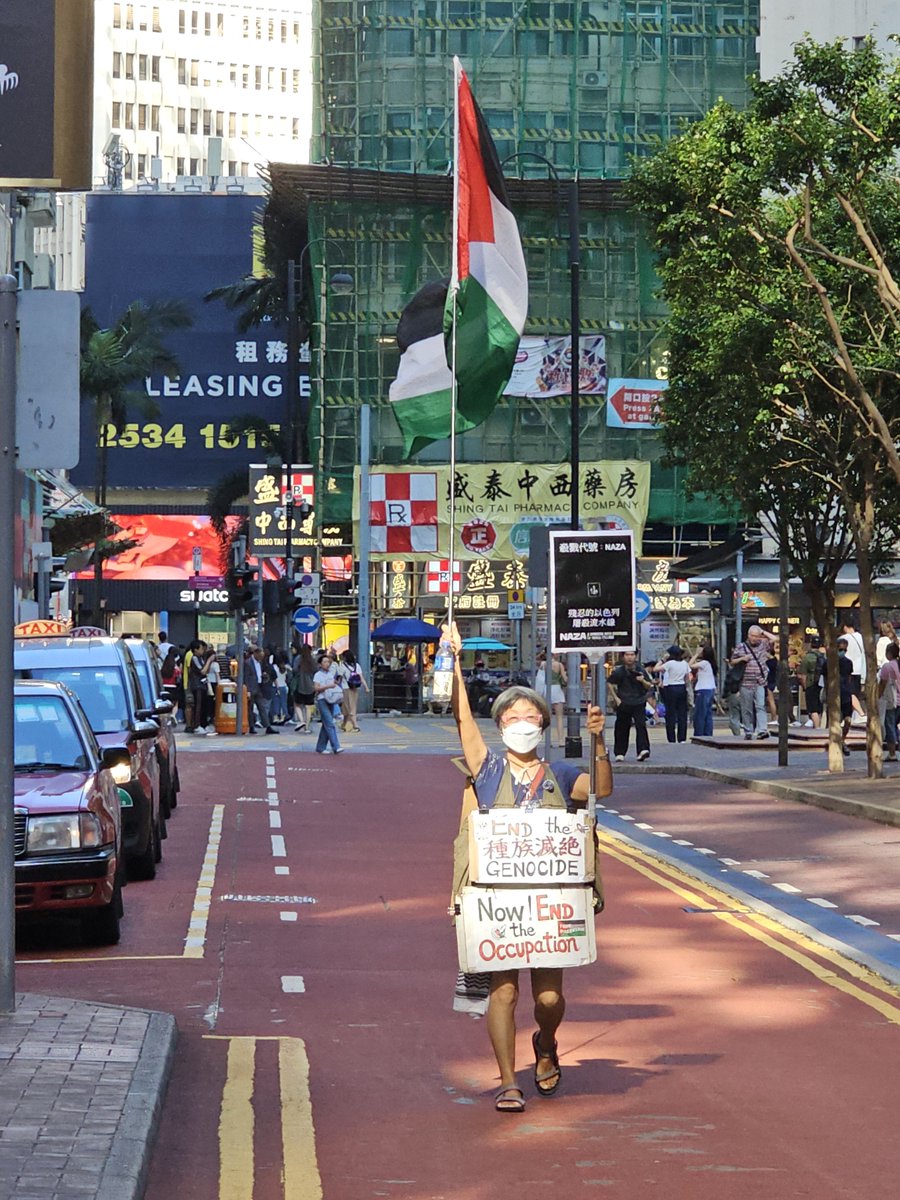 ChefMiew's tweet photo. I saw the HK Palestine Genocide lady in CWB! She was saying something about not buying some water. https://t.co/6ub94mukr3