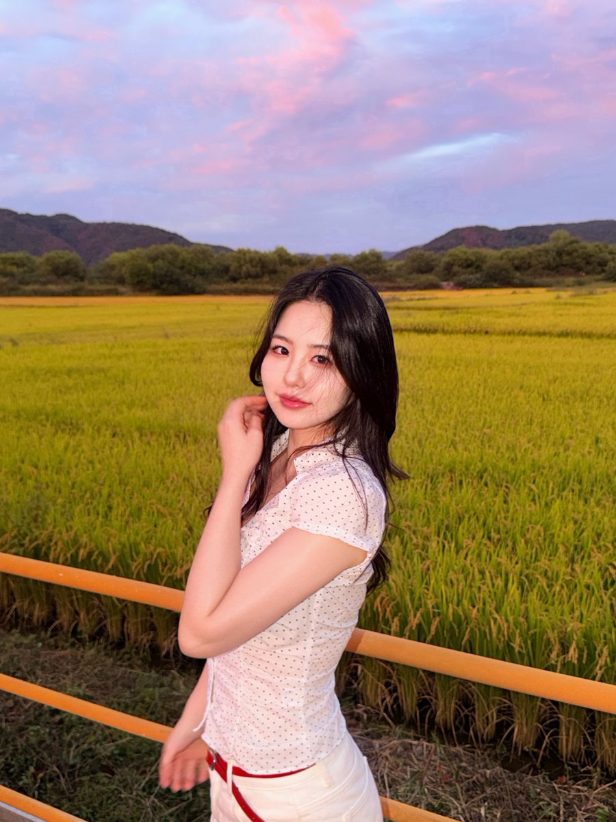 pipealv's tweet photo. 하늘이 너무 예뻐서 그냥 못 지나치는 나 ㅋㅋ 
오늘은 벨트가 포인트예요 https://t.co/vlzvXJxrPG