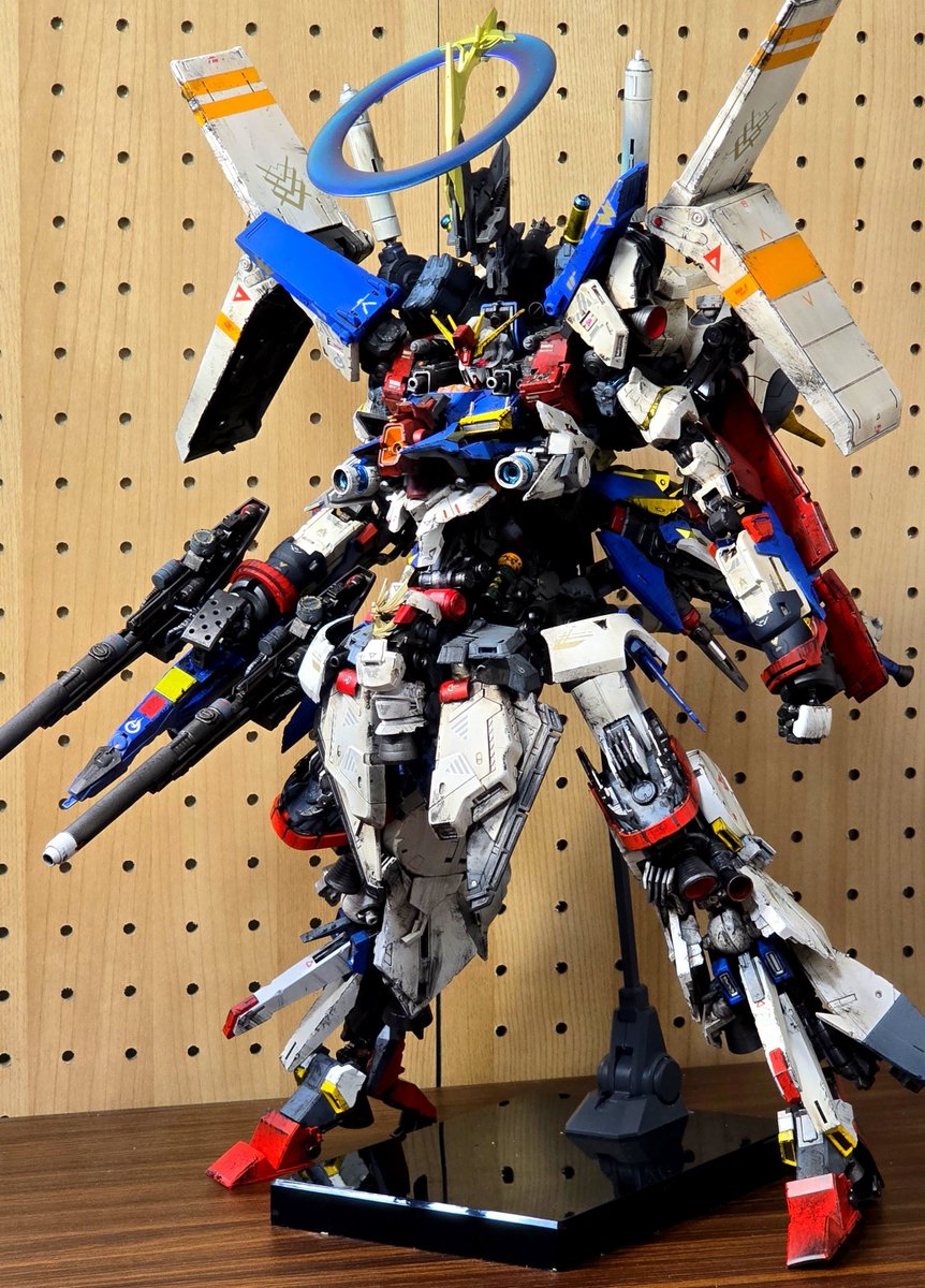 ninjin_14789's tweet photo. アルティメットゼータガンダム！完成！

私が作った作品の中で一番デカイです！長い間時間掛かりましたが満足行く出来に仕上がりました🤩！来年の展示会に持っていきます！！ https://t.co/6MFLwUm0pM