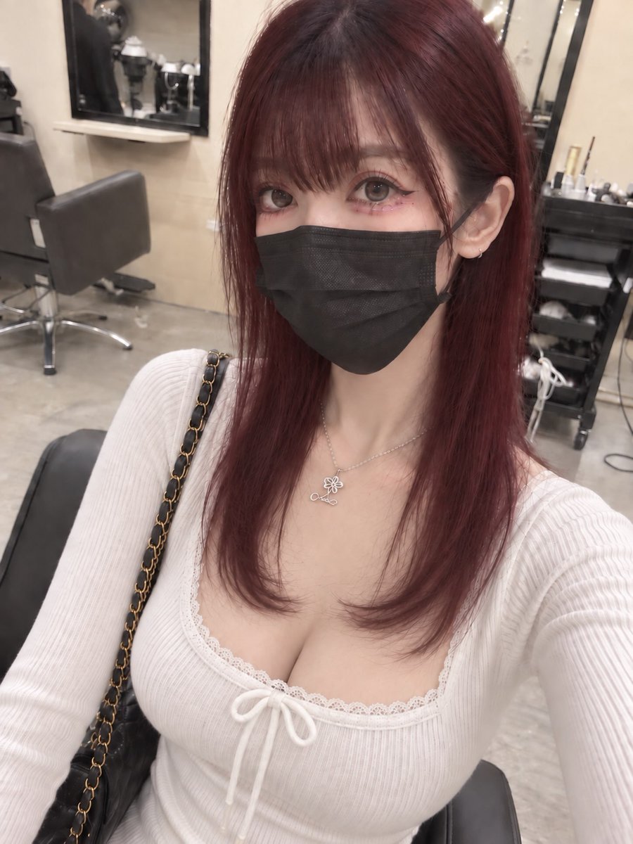 TimHlas's tweet photo. 其实没人知道我里面穿的是什么！但今天真的好爽 牛仔都湿了 https://t.co/YSzkF1ncB1