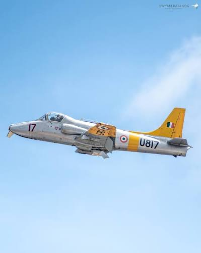 LancerFlying's tweet photo. The IAF retired the TS-11 Iskra in December 2004 after nearly 30 years of service. Its role was subsequently bridged by the indigenous HAL HJT-16 Kiran Mk II and later the BAE Hawk 132 Advanced Jet Trainer (AJT). https://t.co/V0XWWd647o