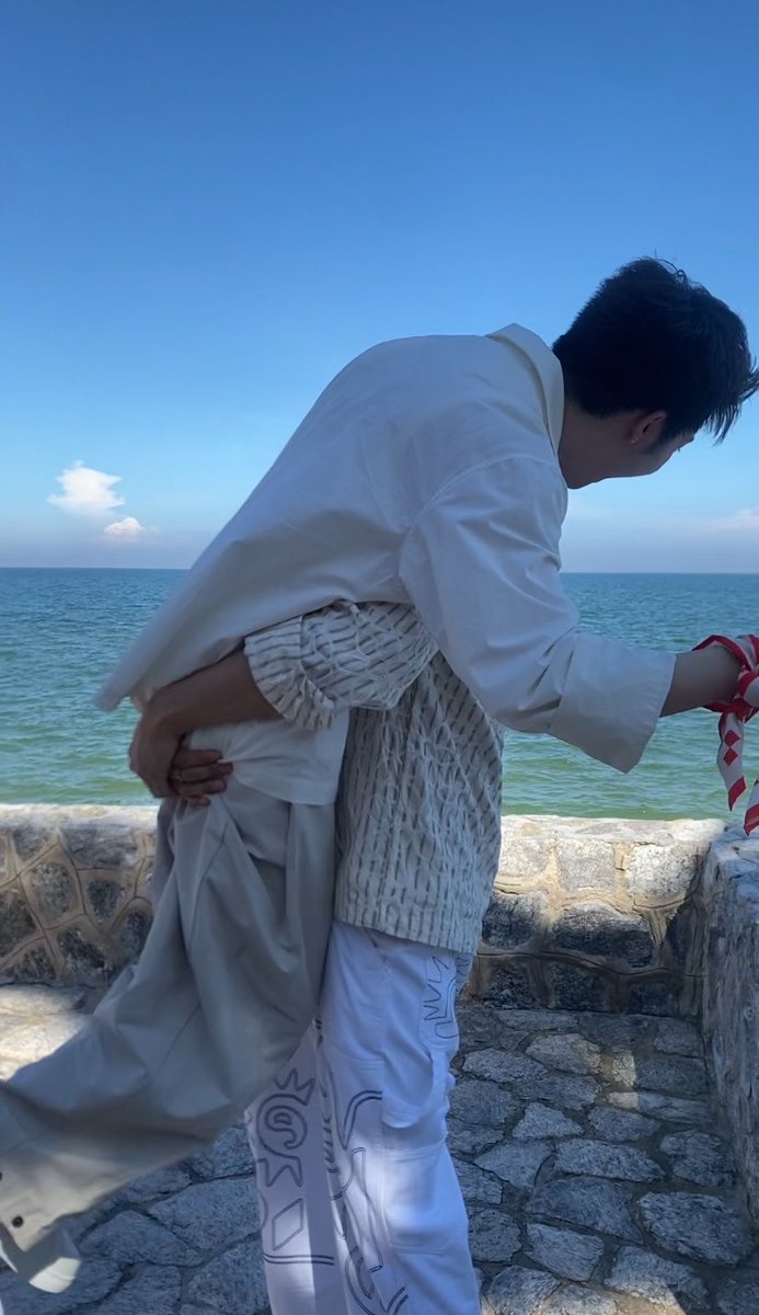 zizi79661001's tweet photo. #NETJJ in front of my salad
these lovers•~• 

A LOVELY DAY WITH NETJJ 
#BareNoteTripxNetJJ 
@netsiraphop @jj_rcp https://t.co/MAl5JP8Wmz