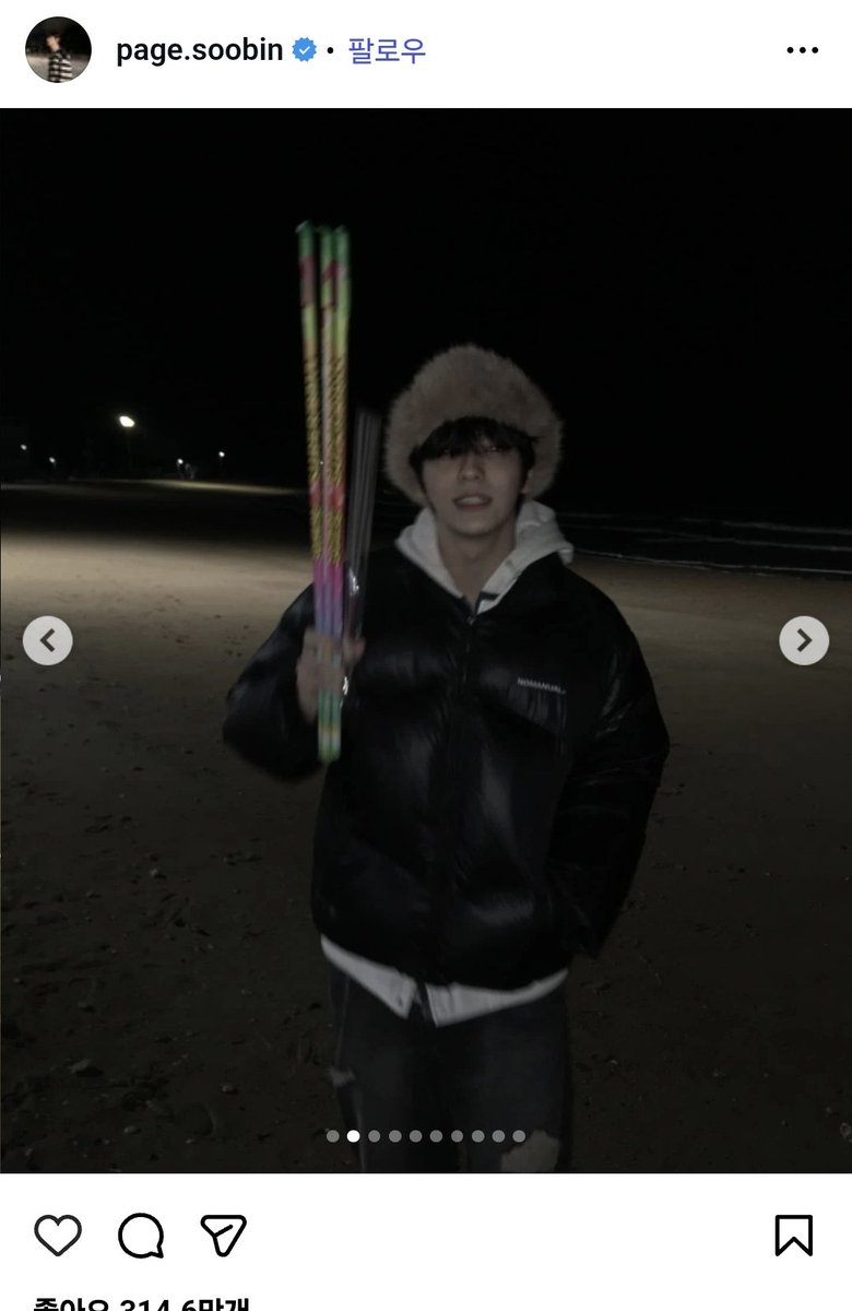 roadtotc's tweet photo. 패딩 사진 비슷한 옷으로 보이는 이유) 당연함, 한 사람임, 동일인물임, 그래서 당연히 옷이 똑같을수밖에없음 ㅜㅜ https://t.co/qjPAzWJdv0
