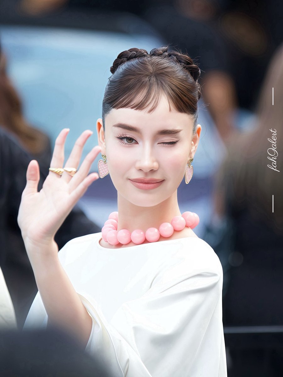 sensitivee25's tweet photo. A carinha delas 🤏🏻

GINJAY HEIDIS SECRET EFW26
#GinjayatEFW26ICONSIAM https://t.co/7JSyZupTxk