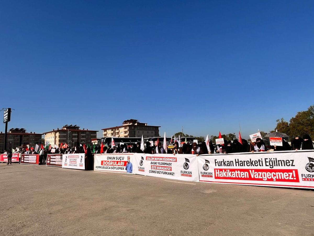 furkan_histnbl's tweet photo. SEMRA KUYTUL HOCAHANIM YALNIZ DEĞİLDİR!

Furkan Hareketi İstanbul olarak Semra Kuytul Hocahanım’ın açık görüşü vesilesiyle ailesine destek olmak için Samsun Çarşamba Cezaevi önünde gerçekleşen adalet bekleyişine katıldık.

#YargıEliyleZulüm
#SemraKuytulaOzgürlük
#FurkanaSistematikZulüm