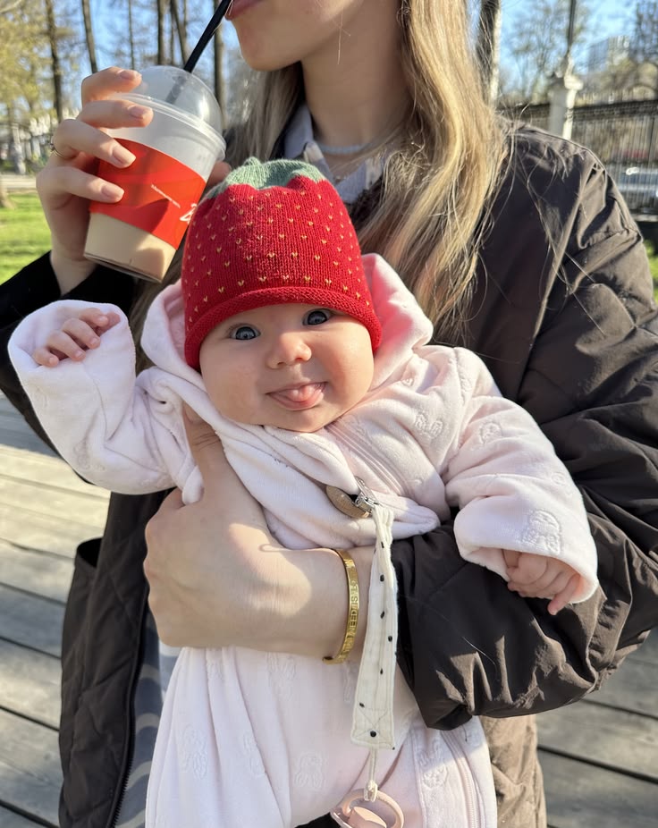 5minutefails's tweet photo. Born to melt hearts ❤️
See more:-->https://t.co/GCkc2hYLeq
#lovebaby #funnybaby #cutebaby #babyfever #lovelybaby #babyphoto #newbornbaby #5minutefails https://t.co/kJRLiESGm6