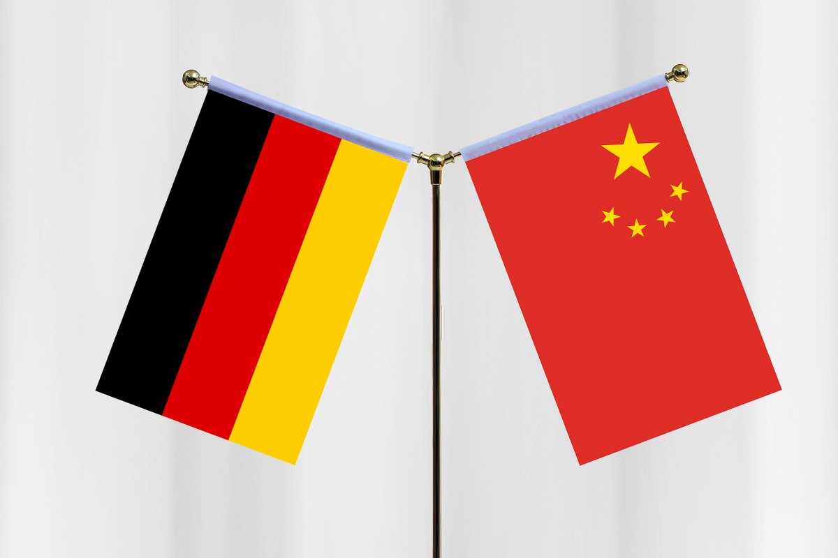 ChinaEmbGermany's tweet photo. Der deutsche Bundespräsident Frank-Walter Steinmeier wird China vom 27. Oktober bis 31. Oktober einen Staatsbesuch abstatten.

Wie die Sprecherin des chinesischen Außenministeriums, Mao Ning, am Freitag weiter bekannt gab, folge Steinmeier damit einer Einladung des chinesischen Staatspräsidenten Xi Jinping.

Es handle sich dabei um den ersten China-Besuch eines deutschen Bundespräsidenten seit fast acht Jahren, so Mao weiter. Während des Besuchs werde Xi Jinping ein Gespräch mit Steinmeier führen. Der chinesische Ministerpräsident Li Qiang und der Vorsitzende des ständigen Ausschusses des chinesischen Nationalen Volkskongresses, Zhao Leji, würden sich ebenfalls mit Steinmeier treffen. Neben #Beijing werde Frank-Walter Steinmeier auch die ostchinesische Provinz #Anhui besuchen.

Als die zweit- und die drittgrößte Volkswirtschaft der Welt entspreche eine gesunde und stabile Entwicklung der umfassenden strategischen #Partnerschaft zwischen #China und #Deutschland den Interessen beider Seiten sowie den Erwartungen Europas und der Welt. China sei bereit, den Besuch des Bundespräsidenten als Gelegenheit zu nutzen, um das gegenseitige #Vertrauen zu festigen, die #Zusammenarbeit auszubauen, gemeinsam Innovationen voranzutreiben sowie die chinesisch-deutschen Beziehungen weiterzuentwickeln und somit mehr Stabilität in die chinesisch-europäischen Beziehungen und mehr positive Energie in die Welt zu geben.