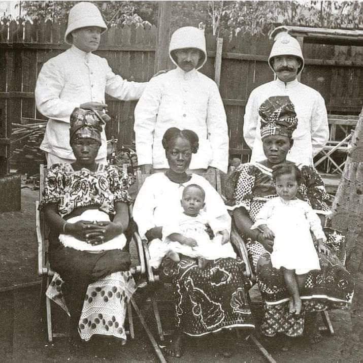 SafoNative's tweet photo. Gold Coast 🇬🇭 1915

French colonial officers from Ivory Coast with their Ghanaian wives and children in Ghana in 1915.

During the colonial times in Africa,  marriages between  colonial officers and African women  were not based on romance. Colonial powers created a new 1/2 https://t.co/UkrKH2WPZz