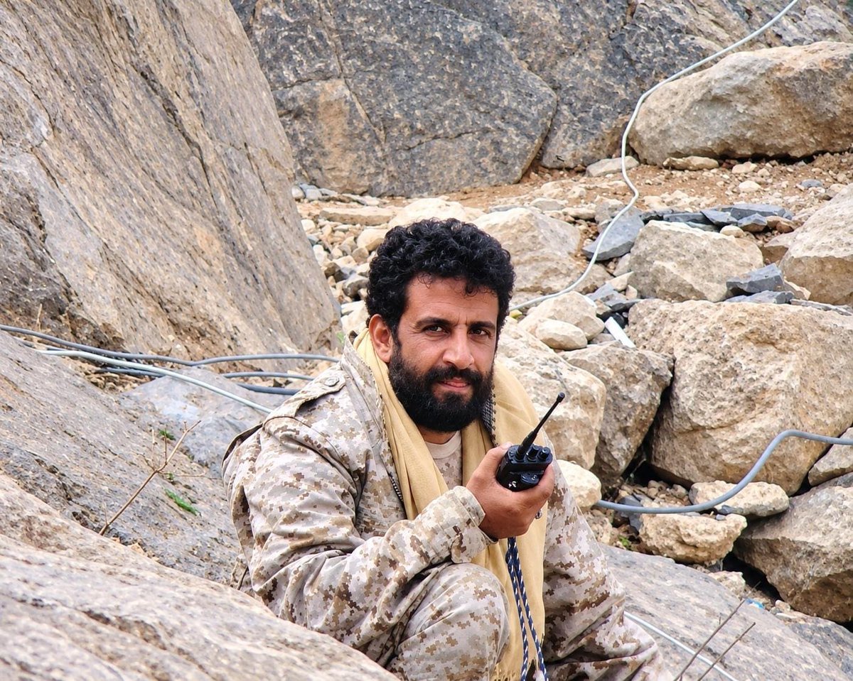 Mahdi252M16's tweet photo. به خدا قسم شهید نمرده است، بلکه کسانی مردند که عقب‌نشینی کردند و تسلیم شدند.🌷 https://t.co/3YCA9S41ex
