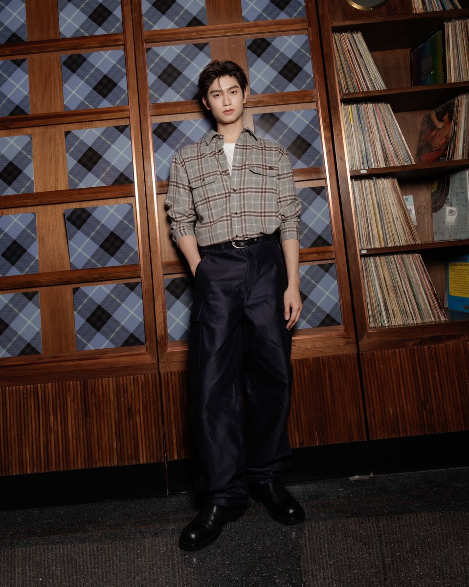 Ilhavetosaythat's tweet photo. มุงค้าบ

https://t.co/PhW1xUPWzc

BURBERRY WT26 X TEETUT 
#BurberryxThomas 
#tthomastc https://t.co/opEvsk1wbd