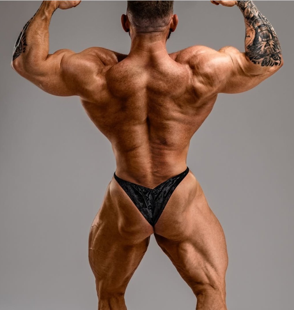 DreamerInthe's tweet photo. Nathan Epler - Gorgeous! Perfect physique! Modeling velvet trunks from Procut_trunks, tailoring is Stunning! https://t.co/nwJFkEEFxG