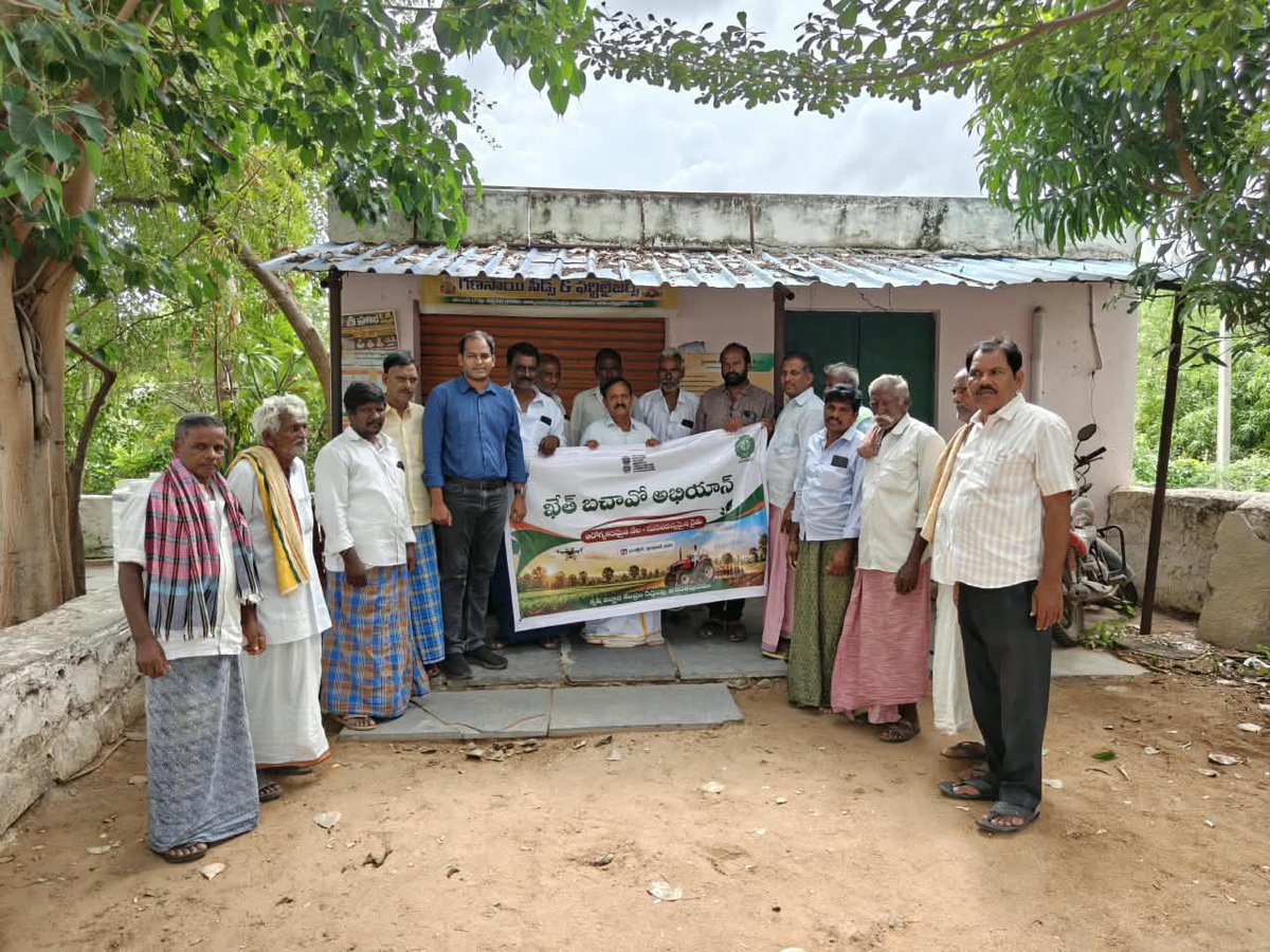 VigyanAp's tweet photo. Khet Bachao Abhiyan KVK Reddipalli
Explained about importance of Soil test based nutrient management for judicious use of fertilizers andabout the importance of INM for better soil health and productivity enhancement and use of Biofertilizers and Bio Pesticides.. Rabi Preparednes https://t.co/cPCFidZDAF