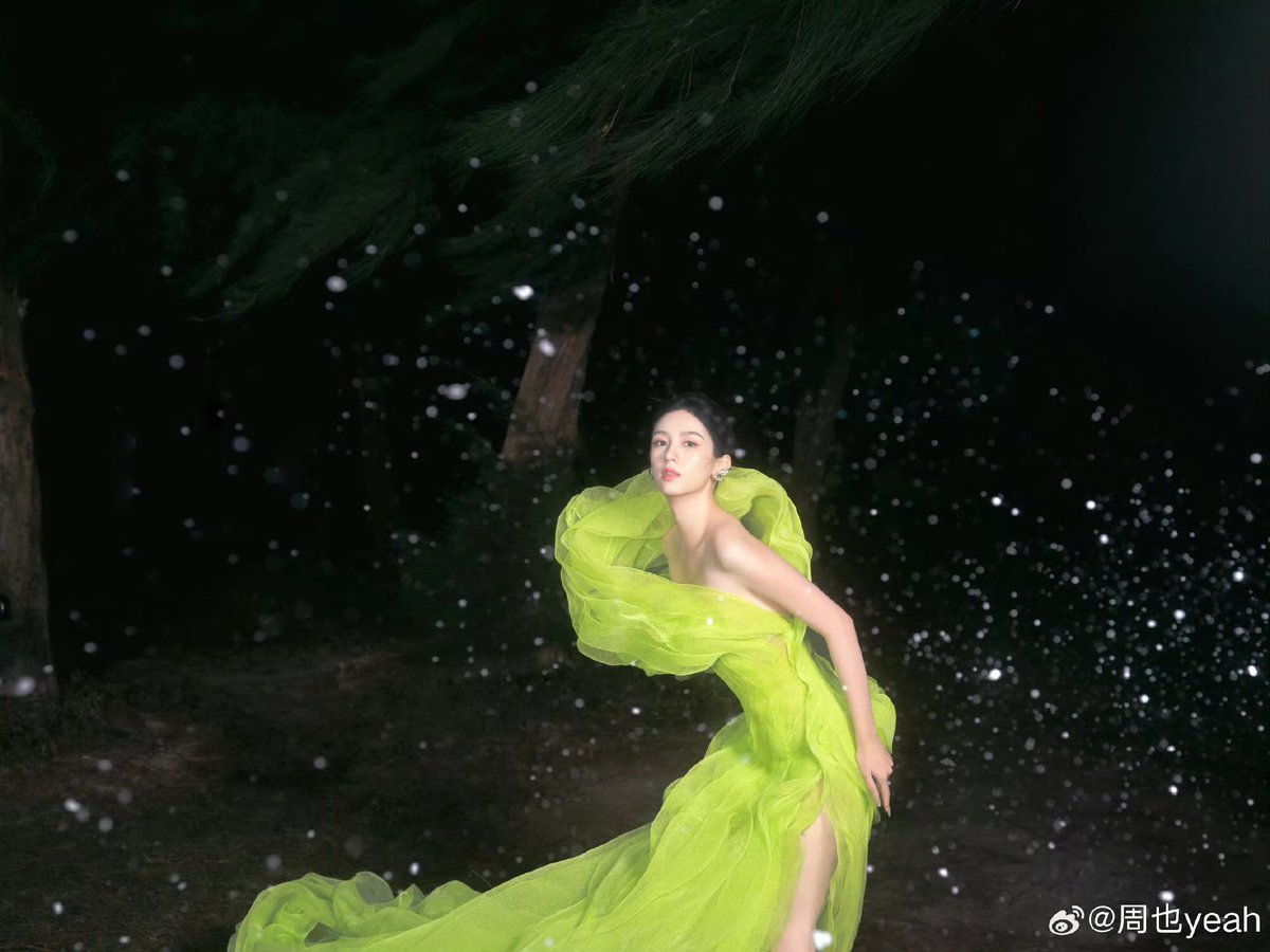 NNphee's tweet photo. สวยเหมือนไม่มีอยู่จริง
#Zhouye #VogueGala2026 https://t.co/HsP26JXjR0