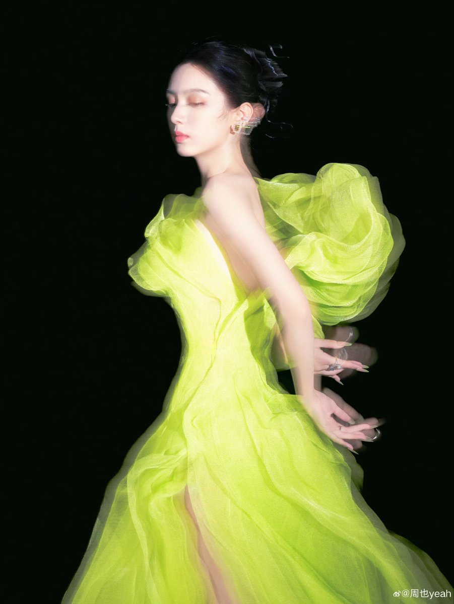 NNphee's tweet photo. สวยเหมือนไม่มีอยู่จริง
#Zhouye #VogueGala2026 https://t.co/HsP26JXjR0